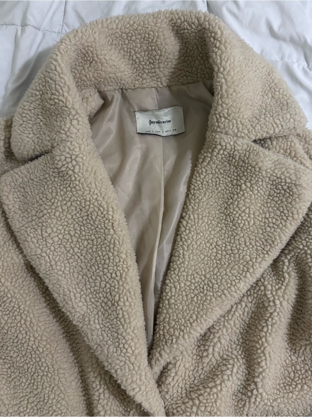 Stradivarius Plush Teddy Jacket in Cream - Picture 4 of 9